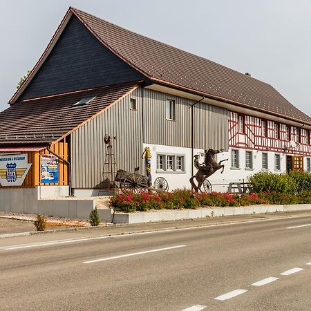 Motel Steighof Brutten Экстерьер фото