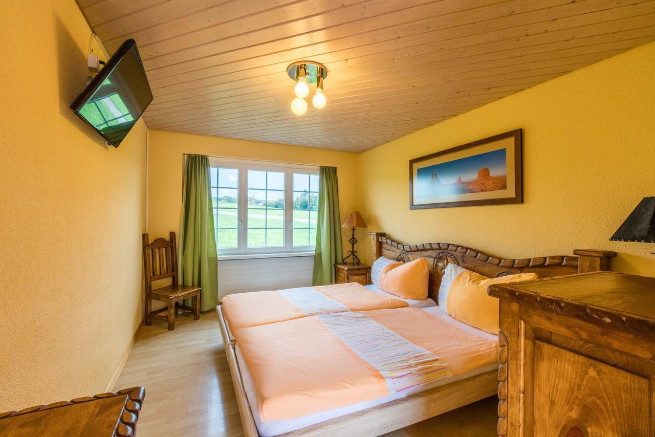 Motel Steighof Brutten Экстерьер фото