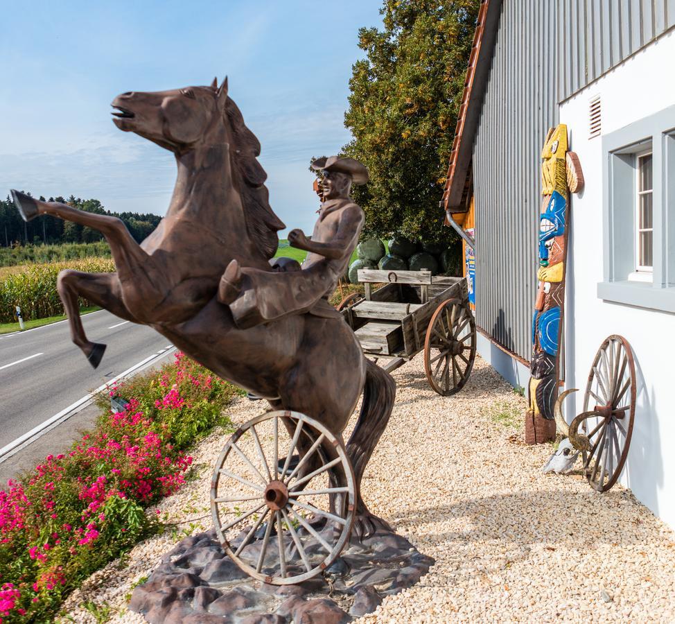 Motel Steighof Brutten Экстерьер фото