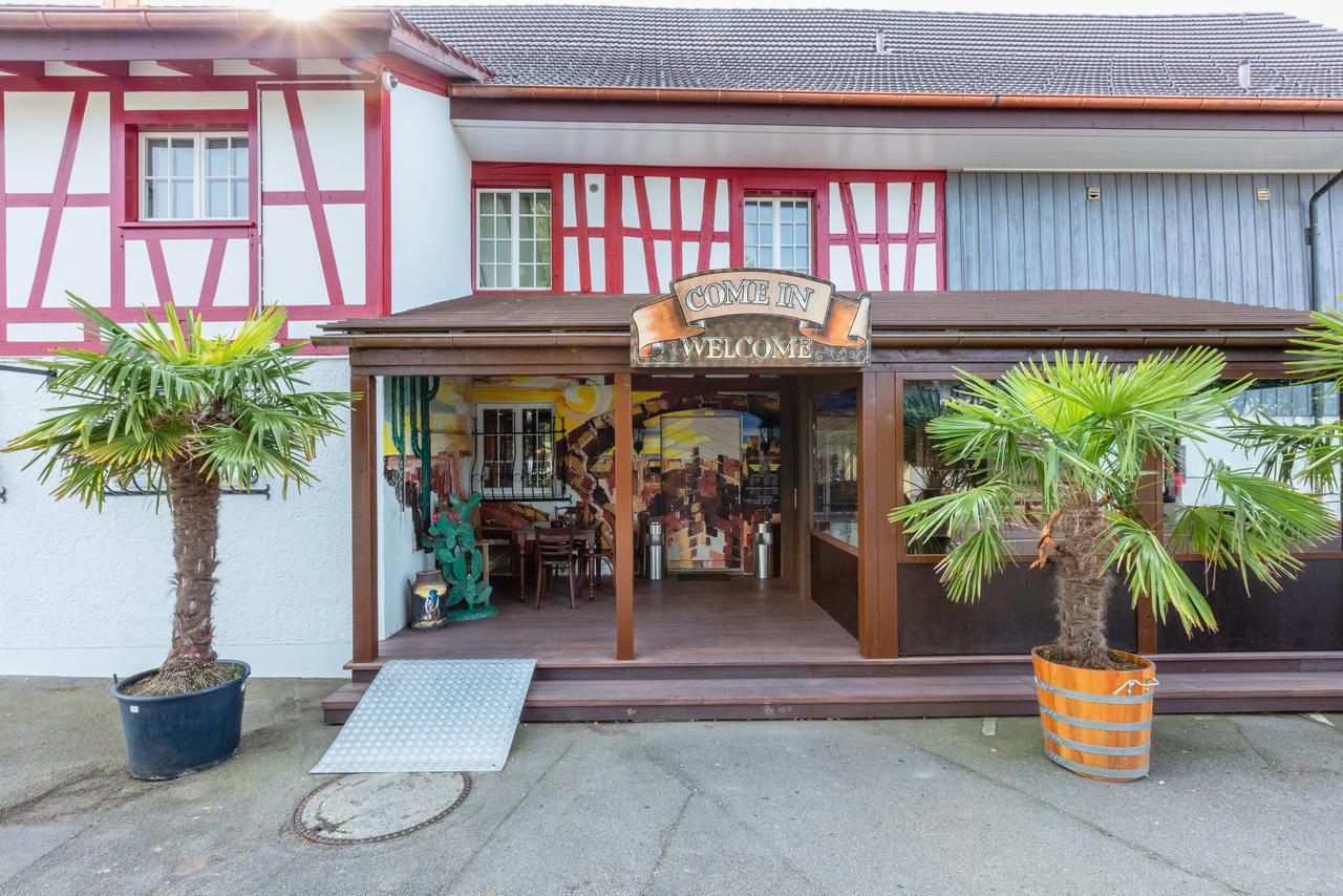 Motel Steighof Brutten Экстерьер фото